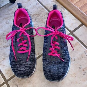 Sketchers tennis shoes